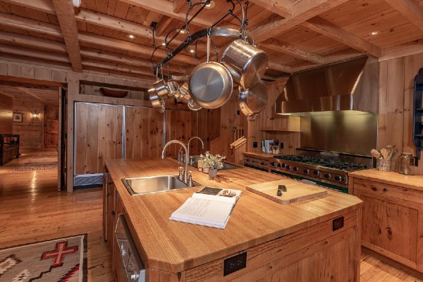 Məşhur aktyor 67 milyonluq malikanəsini satır  - FOTOLAR